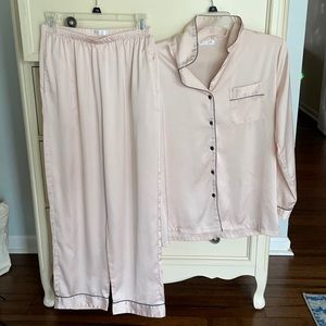 Like new satin long sleeve pajama set